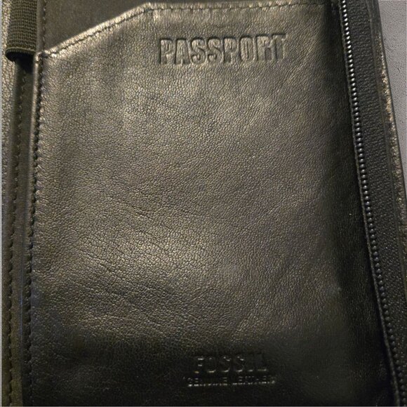 Fossil Black Genuine Leather Passport Wallet With Zip Closure & Multiple Pockets - Picture 4 of 5